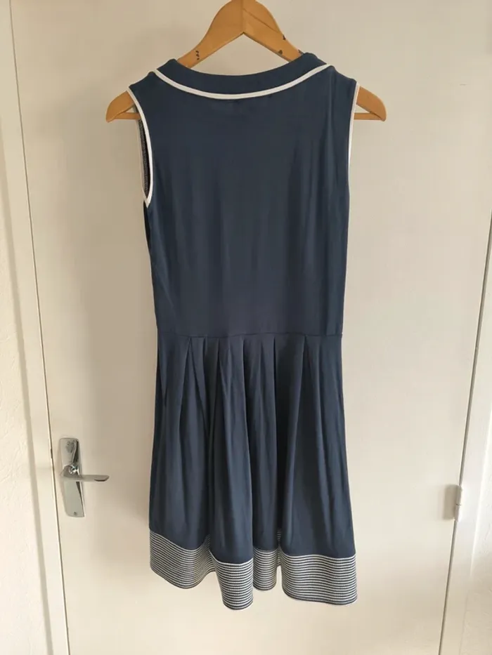 Robe bleu marine patineuse - photo numéro 4
