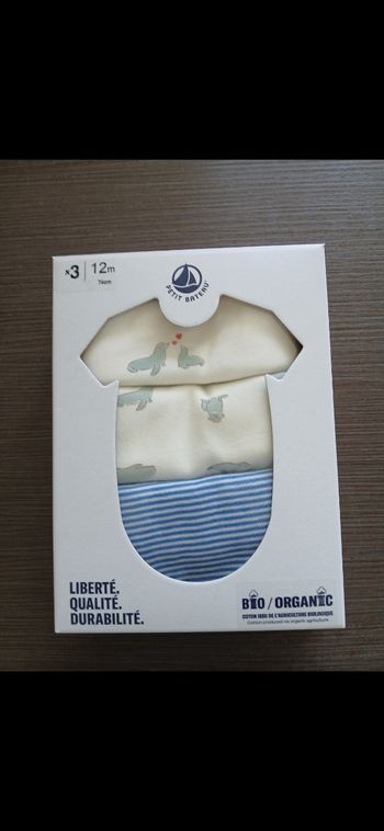 Lot de trois bodies manches courtes petit bateau 12 mois