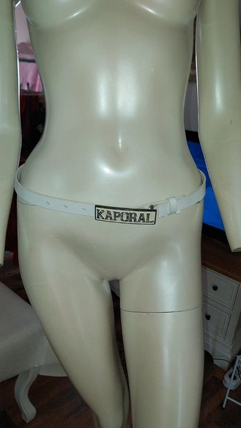 Ceinture Kaporal en cuir de vachette vernis blanc très bon état