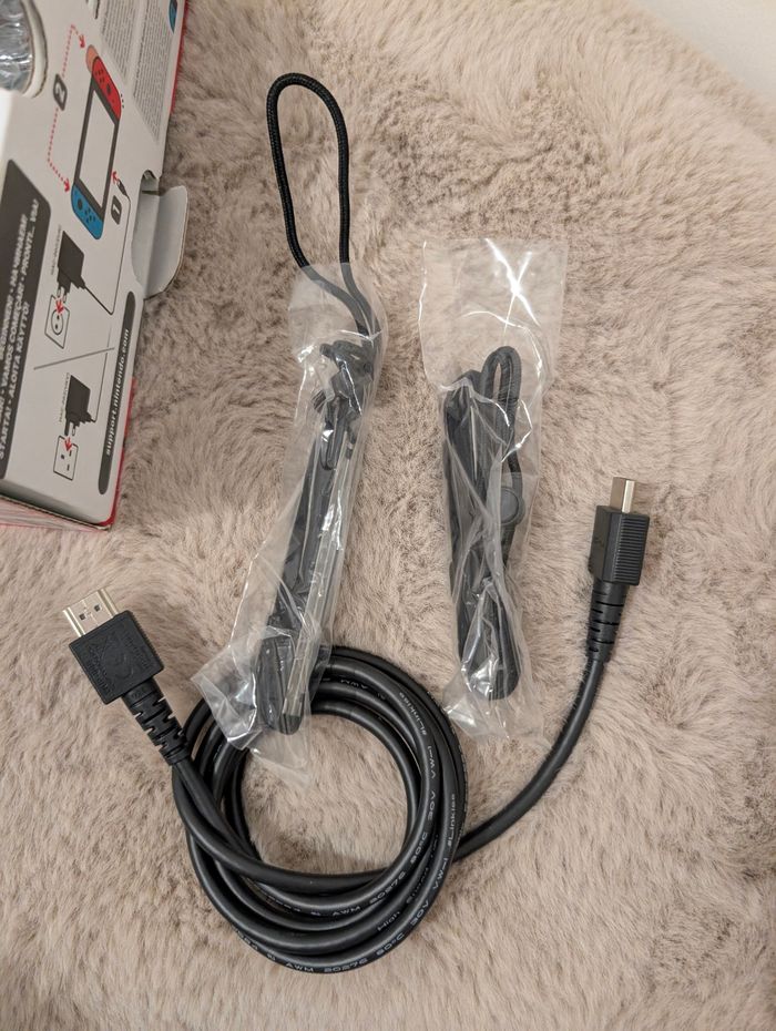 Pack Nintendo Switch + accessoires (verre trempé, boîtier jeux)  Excellent état - photo numéro 8