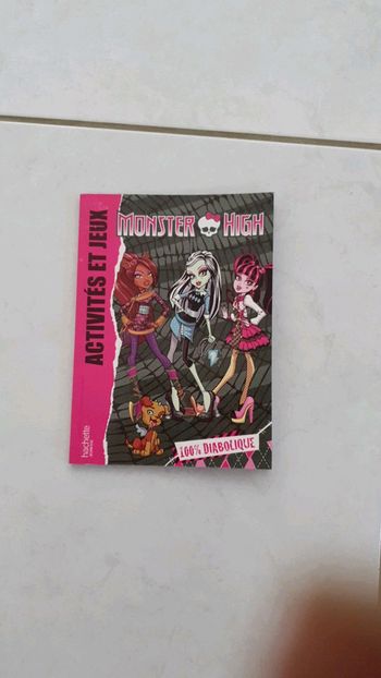 Livre activités et jeux Monsieur High Neuf CA3