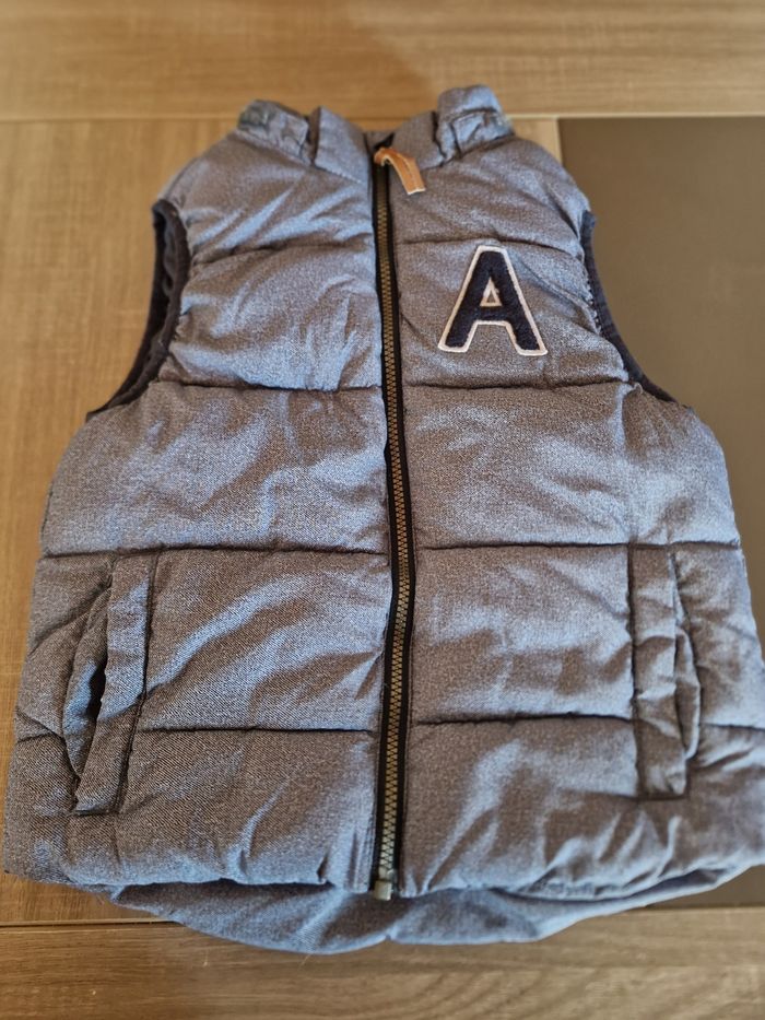 Doudoune dans manche