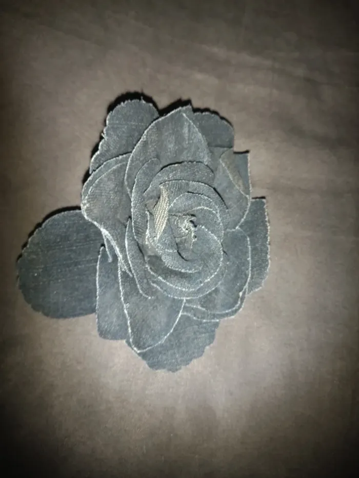 Broche fleur jeans denin - photo numéro 2