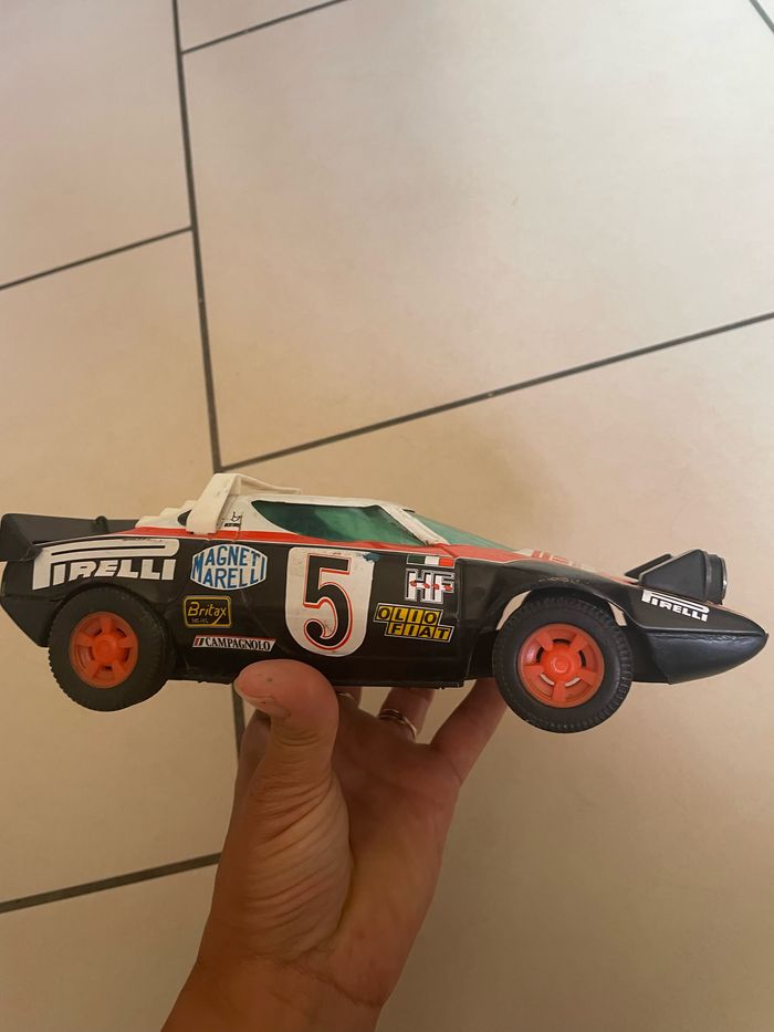 Voiture lancia pirelli vintage joustra - photo numéro 2