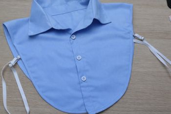 Col de chemise bleu 