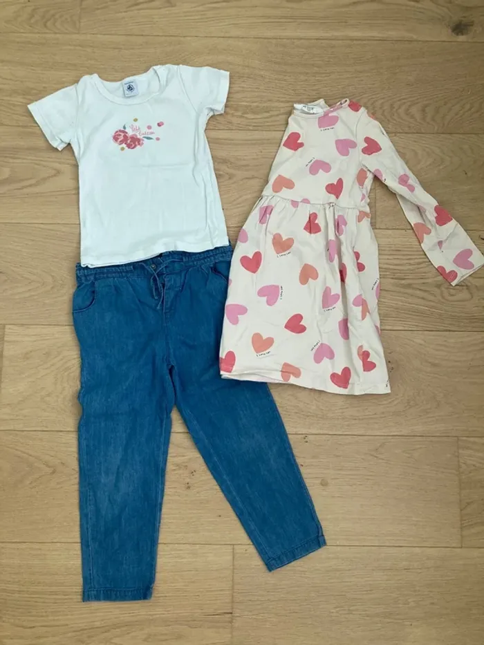 Lot 4 ans : t shirt pantalon robe