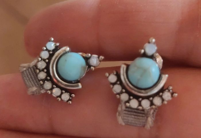 Jolies boucles d'oreilles avec pierre turquoise - photo numéro 5
