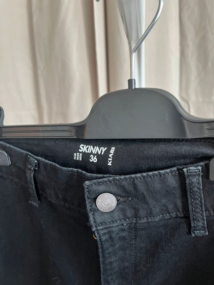 Jean noir skinny Kiabi 36 - photo numéro 3