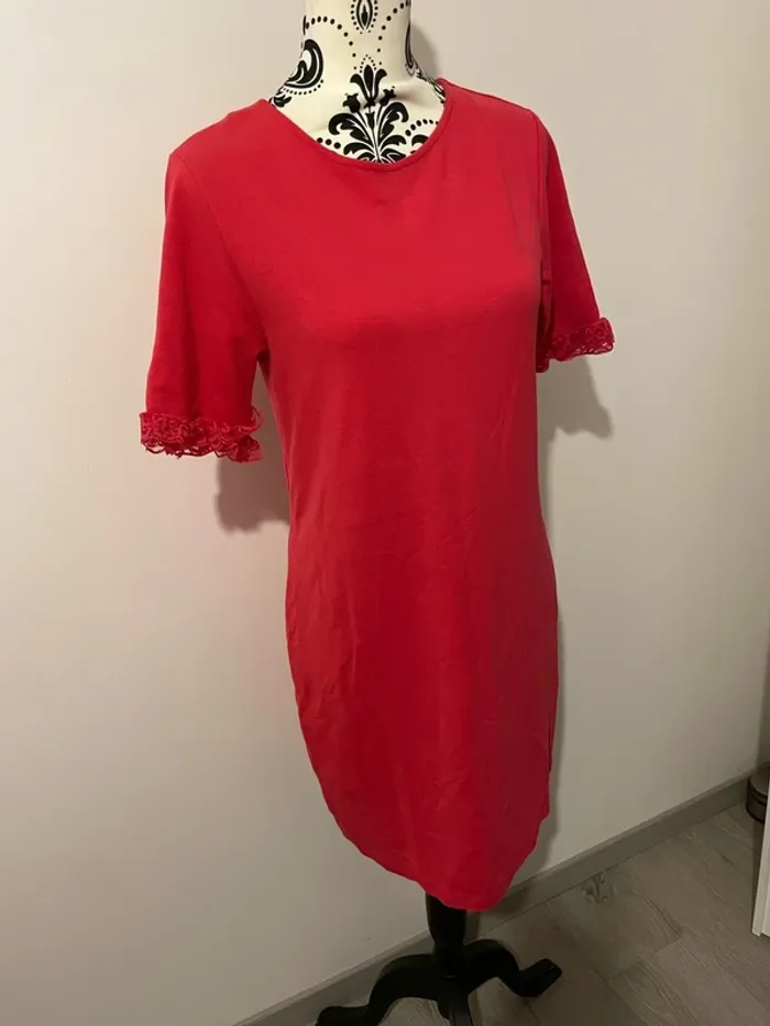 Robe rouge à manches courtes à dentelle col rond longueur genou Asos taille 40 - photo numéro 2