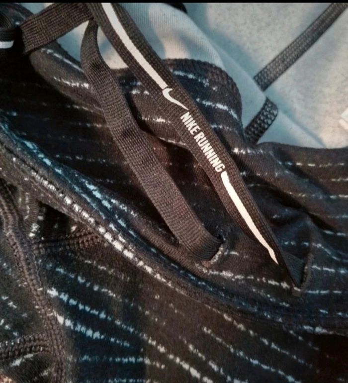 Legging court de sport Nike taille M - photo numéro 3