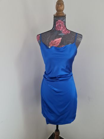 Superbe robe satinée bleue zara