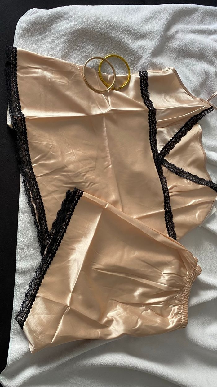 Ensemble satin & dentelle – Neuf avec étiquette – - photo numéro 8
