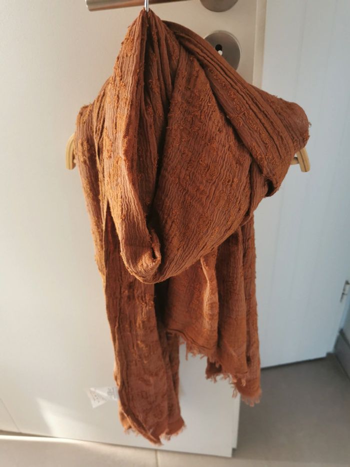 Grande écharpe marron neuve - photo numéro 3