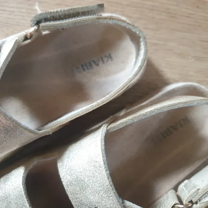 🩷 Sandales brillantes avec boucles
Pointure 27 Kiabi #emyfleury_pointure27fille - photo numéro 10