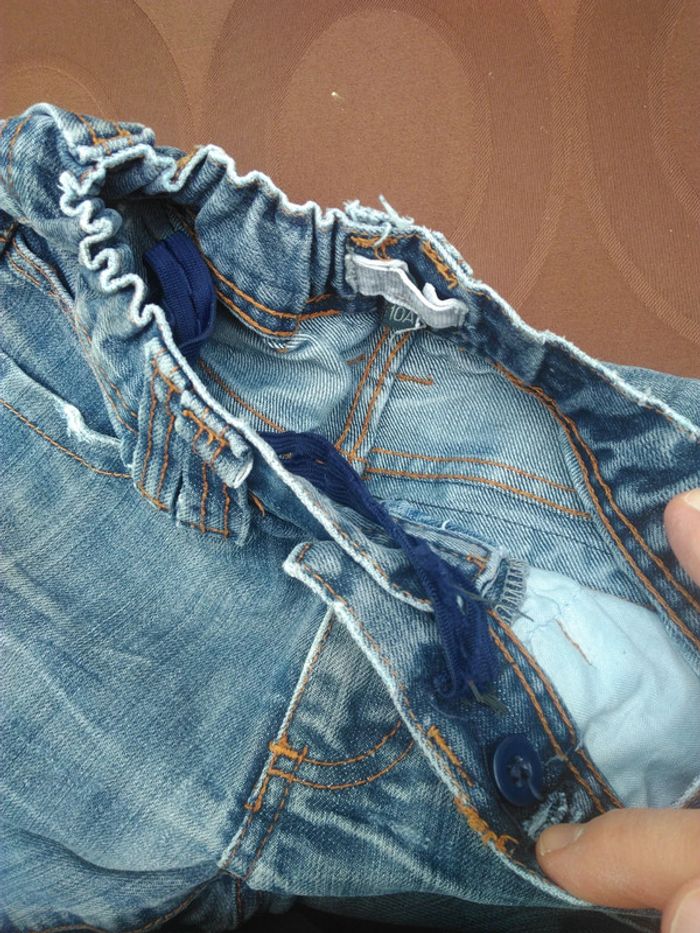 Jeans troué - photo numéro 3