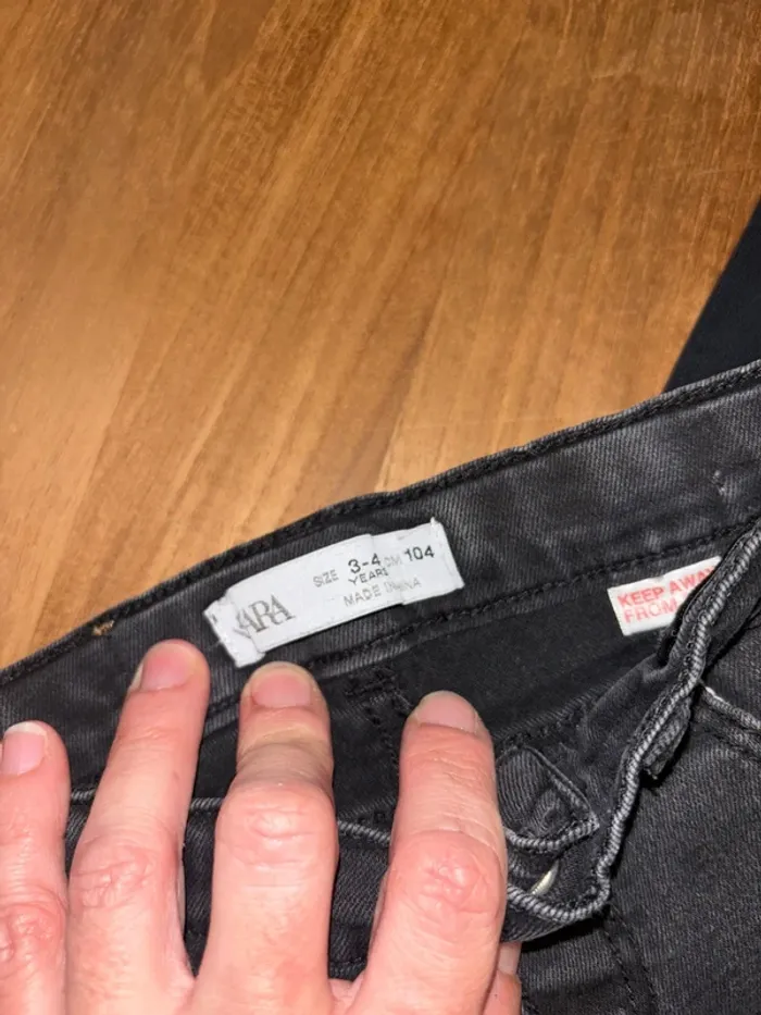 2 jeans Zara fille 2/3 ans et legging C&A 104 cm - photo numéro 3