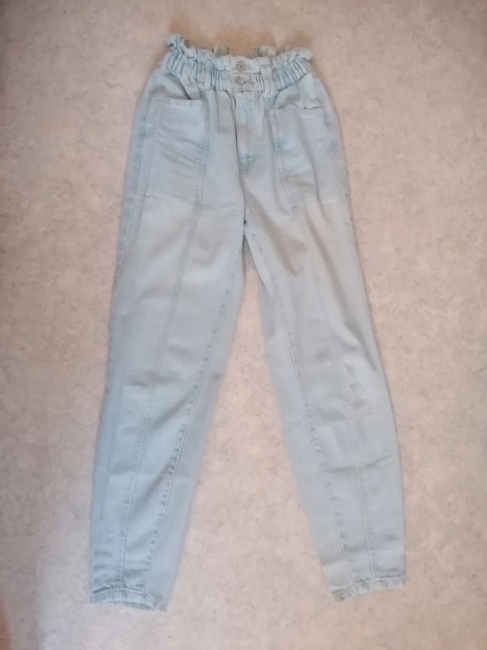 Jeans bleu ciel cintrée