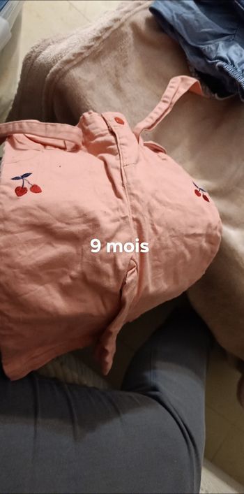 Vêtements 9 mois.