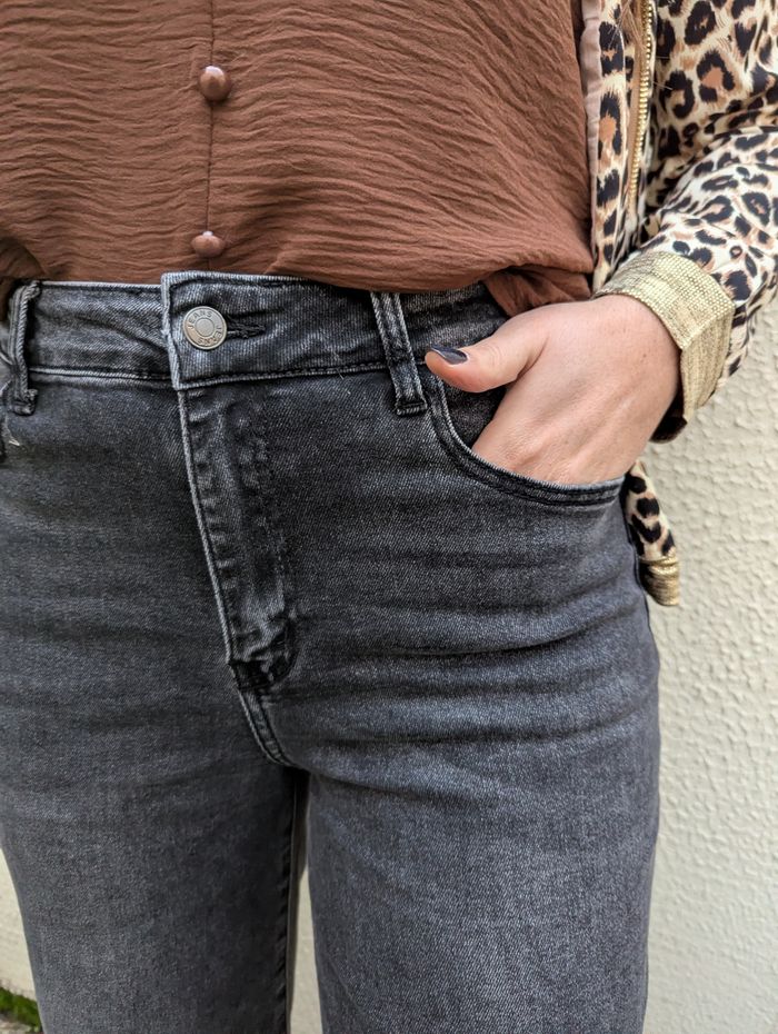 Jean large Clermont noir wide legs
Taille 36 - photo numéro 4