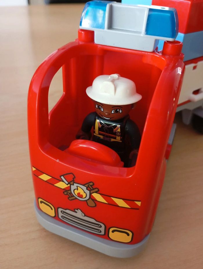 Lego Duplo camion pompier 2/5 ans - photo numéro 2