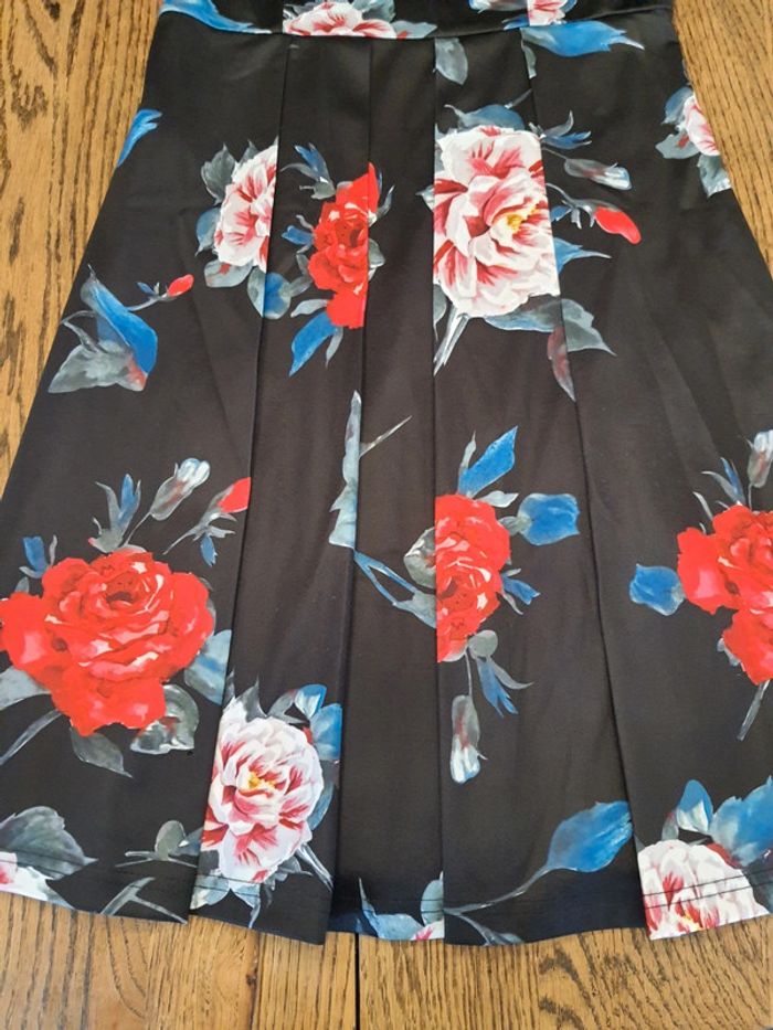 Jolie Robe Paola! Taille be fr 38 noir fleuries - photo numéro 12