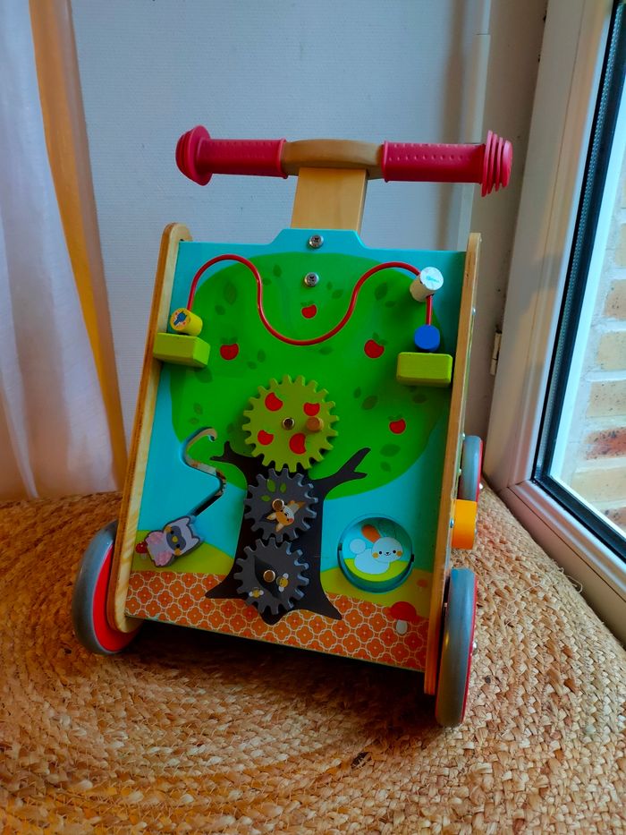 Chariot de marche en bois