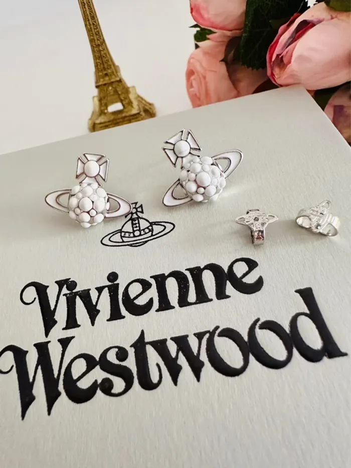 🪐Boucles d’oreilles Vivienne Westwood orbite argenté émail blanc - photo numéro 3