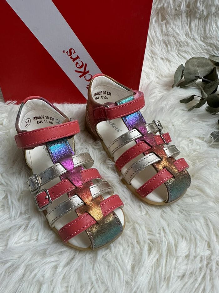 Paire de sandales roses Kickers taille 21 - photo numéro 2