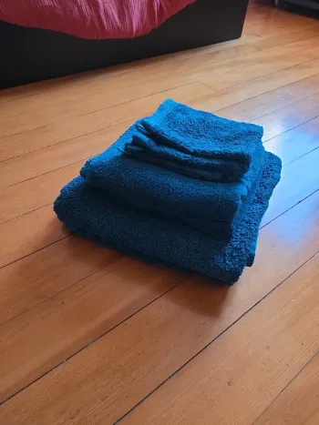 🧺 Lot linge de toilette bleu marine – neuf, jamais utilisé