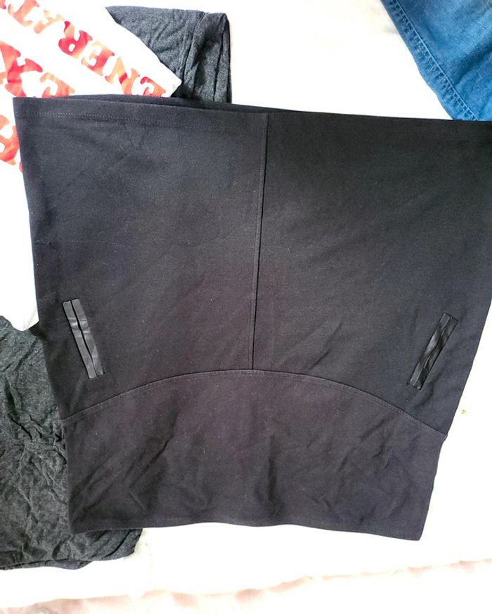 Lot vêtements grossesse taille 46/48  de 5 jupes et un teeshirt - photo numéro 9