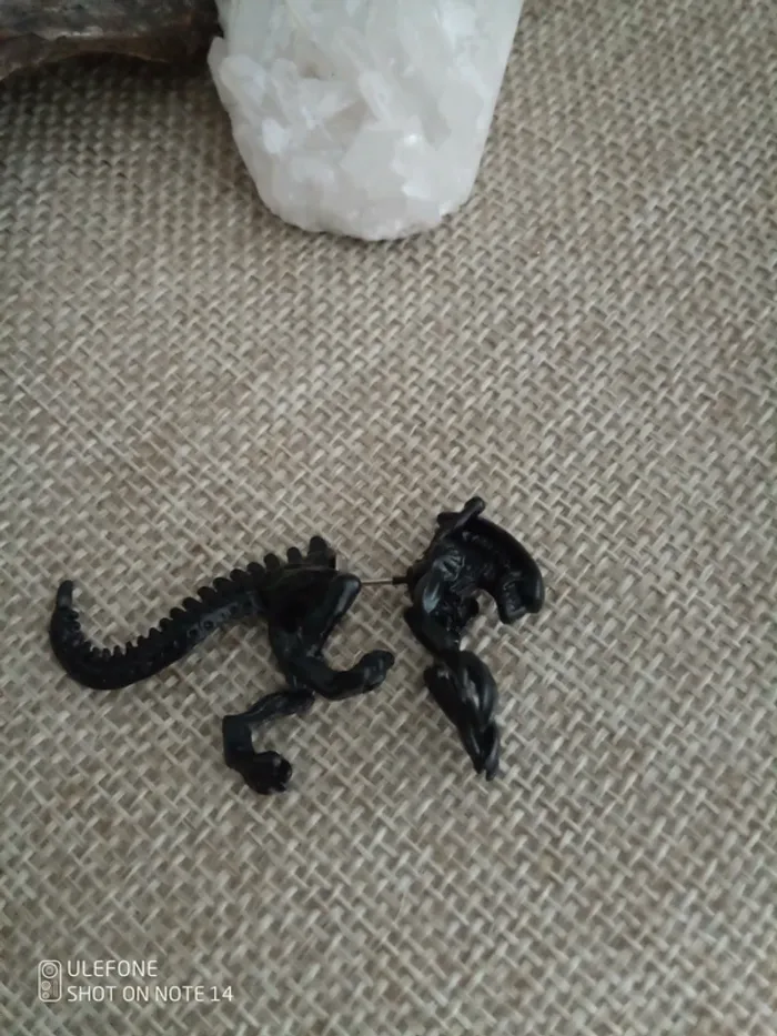 Mono boucle d'oreille dinosaure noir - photo numéro 2