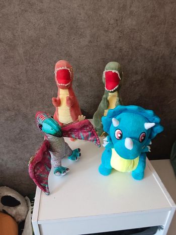 Lot peluche dinosaure