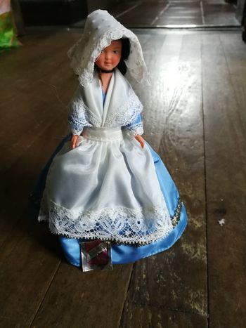 Poupée folklorique AD Kiss-not en robe bleue