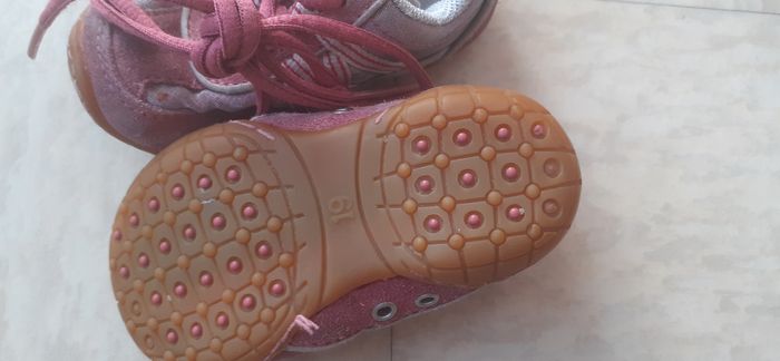 Une paire de chaussures sport   fille - photo numéro 5