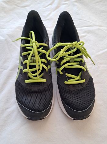 Chaussure de sport taille 39