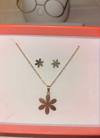 Collier marguerite & boucles
d'oreilles marguerite en acier
inoxydable