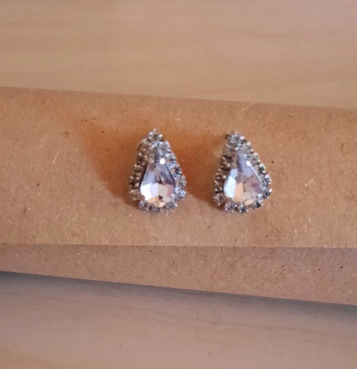 Boucles d'oreilles gouttes strass