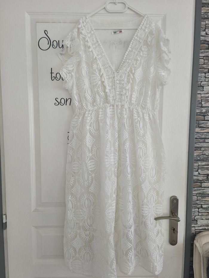 Jolie robe blanche taille unique - photo numéro 2