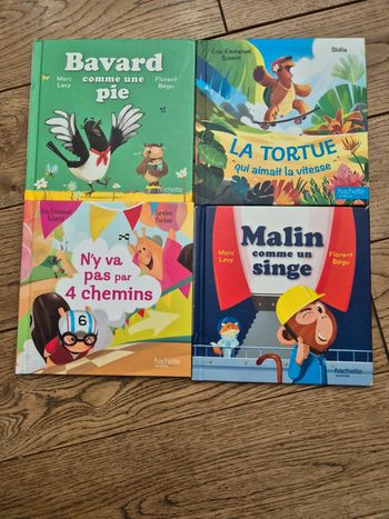 Lot de 4 petits livres