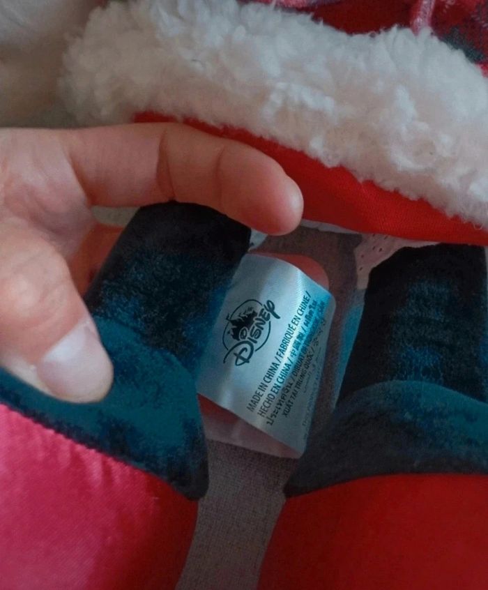 Peluche Minnie noël officiel 2025 Disneyland Paris 45 cm neuf - photo numéro 2