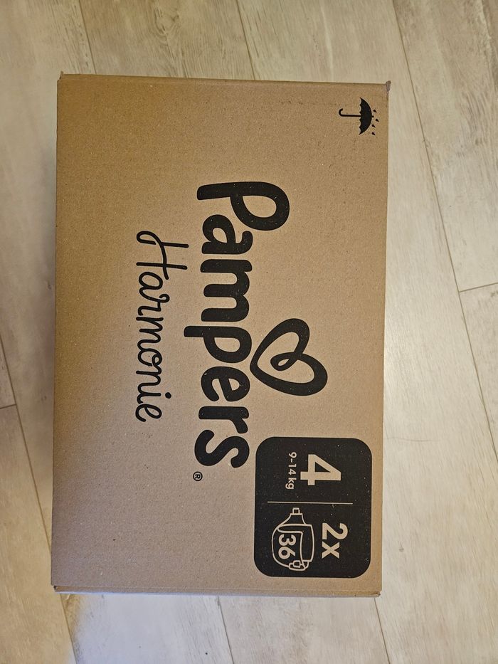 Cartons de deux paquets de couches pampers harmonie taille 4 - photo numéro 3