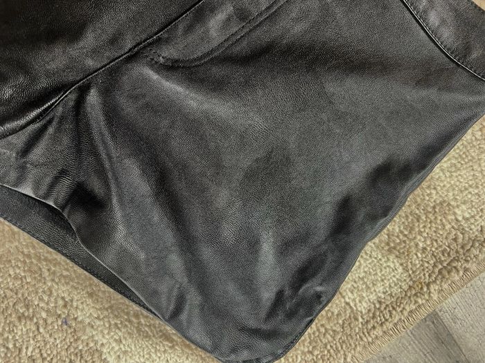 Short simili cuir noir neuf - photo numéro 3