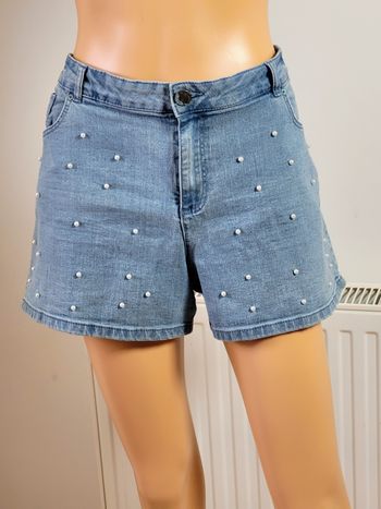 Tendance Short jeans femme avec broderies de perles