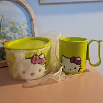 Lot Hello Kitty Tupperware