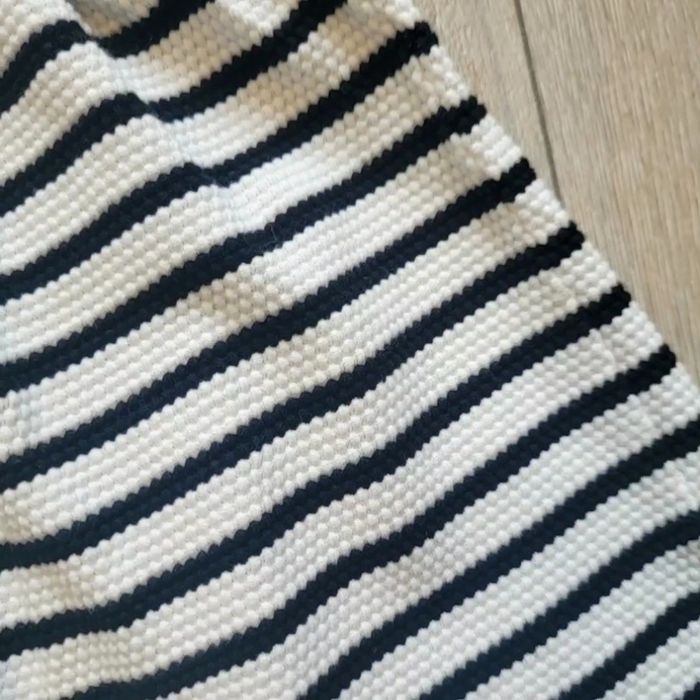 Tres jolie jupe blanc et noir. Fille 8 ans. Marque Kiabi - photo numéro 2