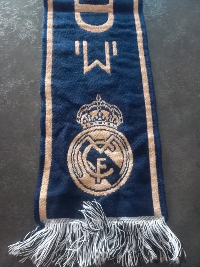 Écharpe real Madrid - photo numéro 3