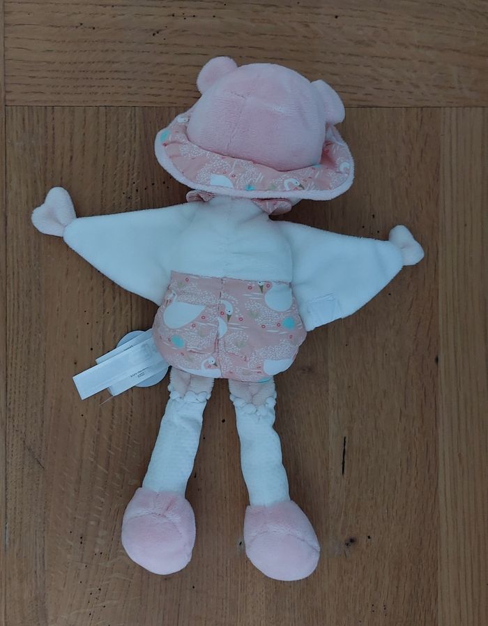 Doudou peluche petite fille chapeau rose - Joli Jou les petits guilis - photo numéro 4