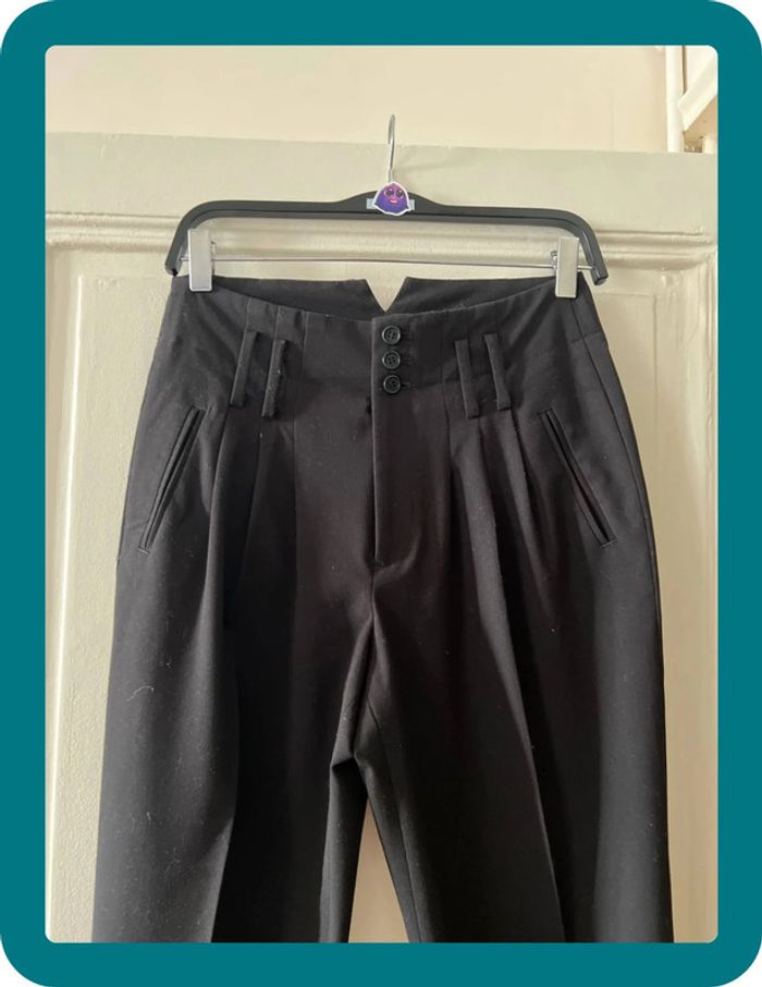 Pantalon taille haute forme carotte à pinces noir - BCBGmaxazria - photo numéro 2