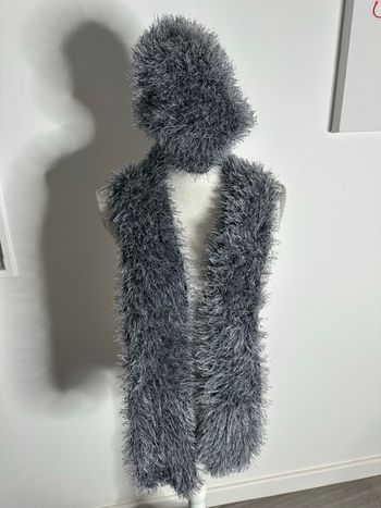 Ensemble écharpe et bonnet poilu gris bleu Y2K