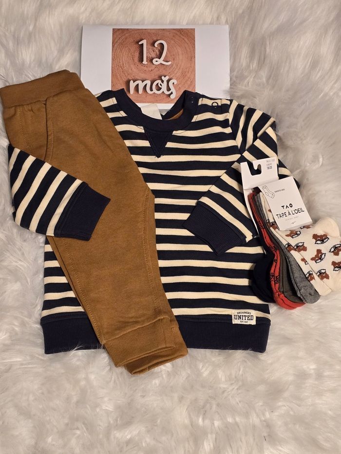 Neufs (non portés) 😍🤩💙 suoerbe ensemble molleton 12 mois garçon et chaussettes 💙😍🤩